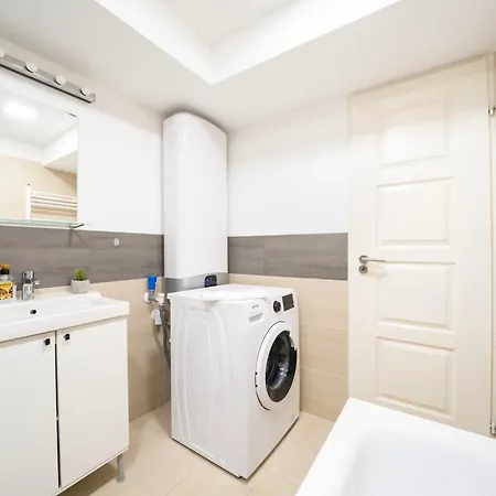 Park Harmony Heroes Sq Ac, Smart Tv * Budapest